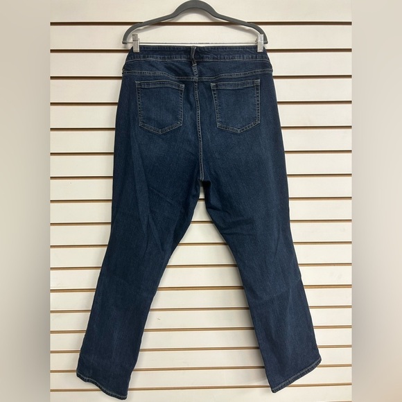 Torrid Dark Wash Jeans - Size 18 - Barely Boot - Stretch EUC‎ - Picture 4 of 9